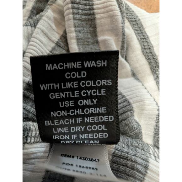 Torrid womens shirt Size 5x 28 Plus Gray White Striped Henley Top Tunic EUC - Picture 10 of 11